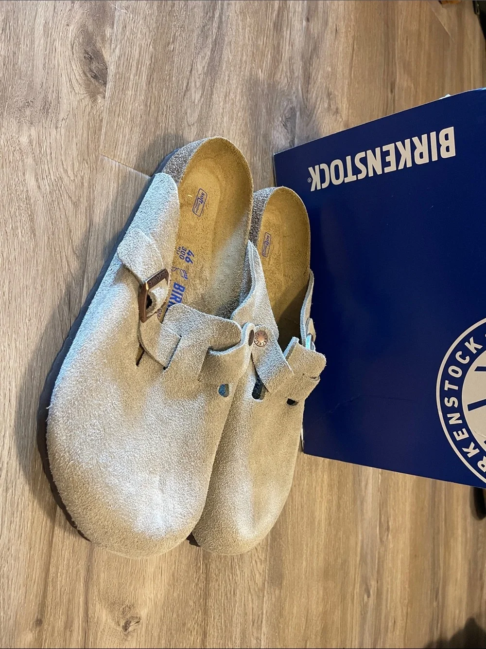 Birkenstock Men’s Suede Clogs in Taupe Suede NEW IN BOX
